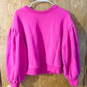 Size M. Color is a bit distorted otherwise in good condition.